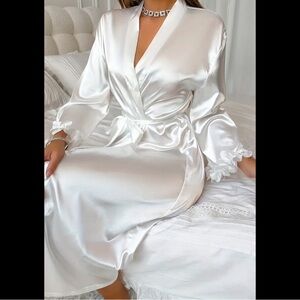 Silky White, Long Sleeve, Floral Trim, Bath Robe